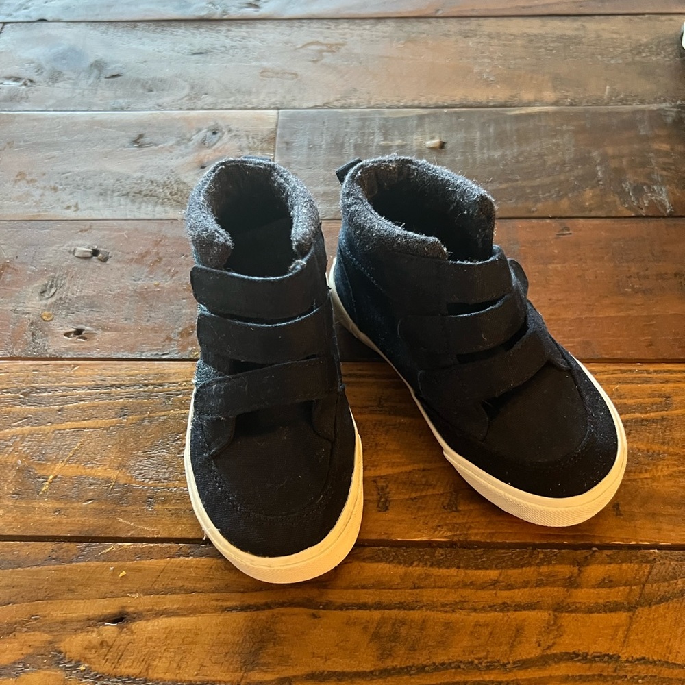 Old Navy Velcro canvas high tops in Navy